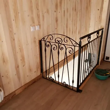 Confortable A De 70 M² Avec Balcon Séez